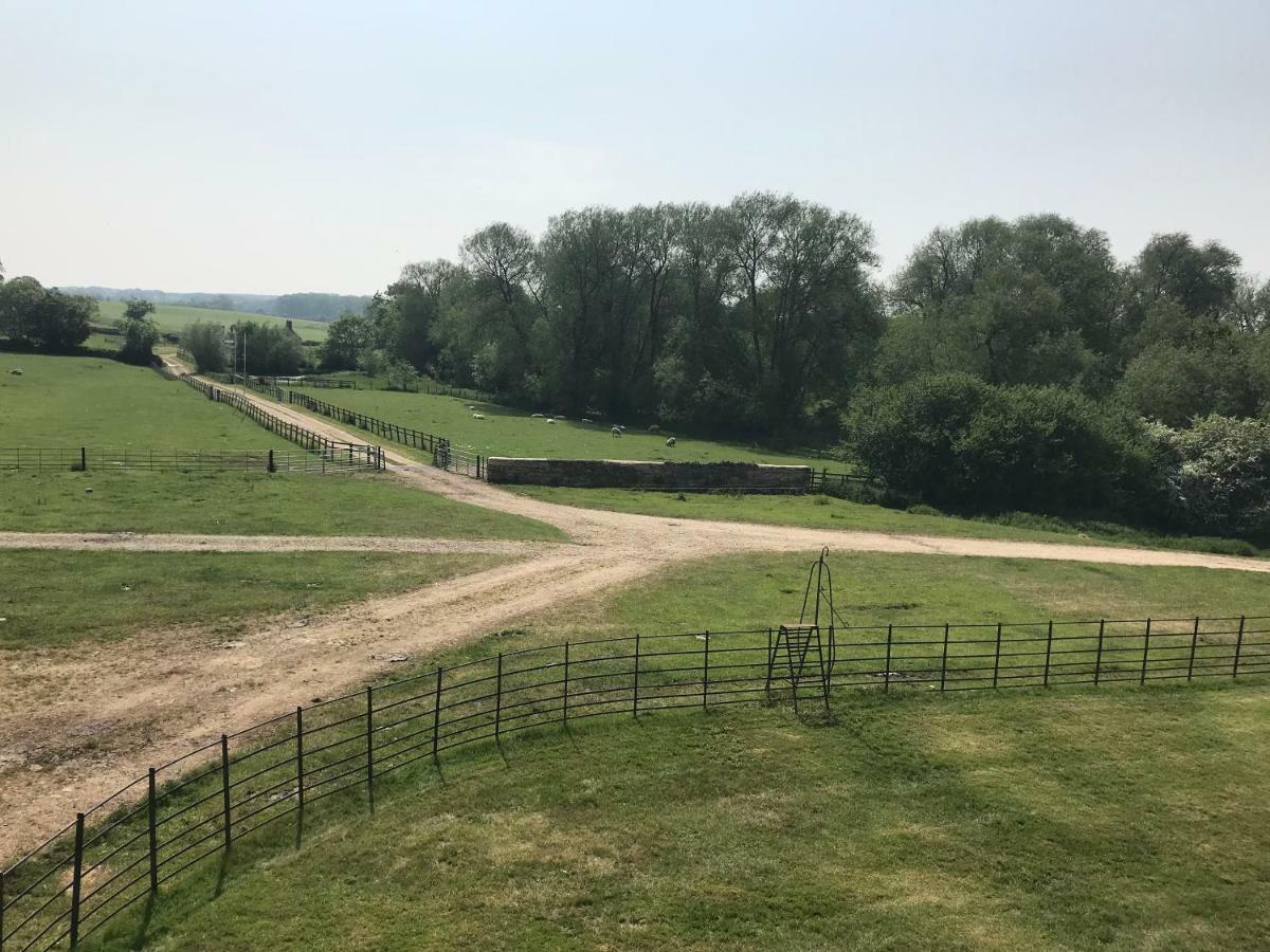 Вілла Weatherhead Farm Shepherds Hut Бакінгем Екстер'єр фото